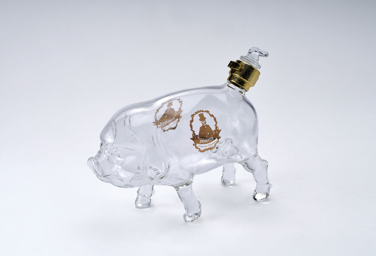 A beautiful Incognito branded pig decanter crafted in borosilicate glass with a capacity of 500ml and presented in an Incognito Box